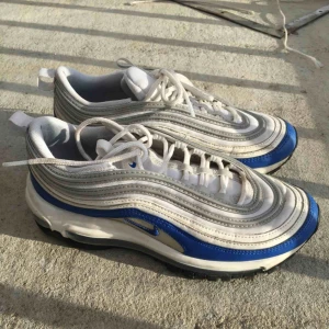  - Nike air använda ca 3 ggr Nypris 1900 