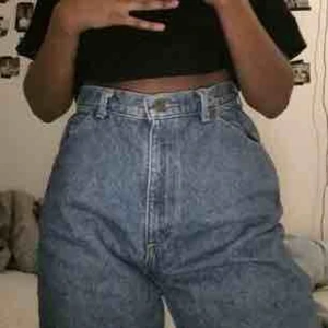  - loosefit jeans från Lee köpta på beyond retro.  frakt: 60kr