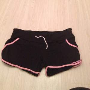 Phuket shorts rosa svarta