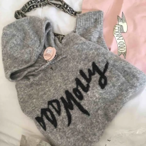  - MYSIG ODD MOLLY TRÖJA 🌹 OANVÄND MED PRISLAPP 🌹 NYPRIS 1700:- 🌹 ROSA ODD MOLLY TYGVÄSKA INGÅR🌹 jag står för frakt🌹