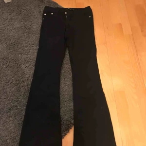  - Bootcut/straight jeans från bikbok. Bra skick!