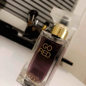  - Parfym från Carolina Gynning, nästan aldrig använd, köparen står för frakten 