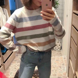  - Tunn stickad tröja från mango. Knappt använd.