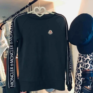  - Börjar bli för liten för mig tyvärr, använd max 2-3 gånger! Har lapparna kvar men ej på. Köpt 2018 London.