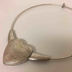  - Skicket syns på bilderna. Frakten är inräknad i priset! 