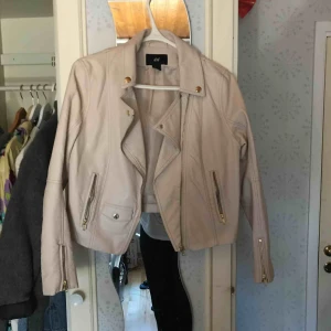  - Läder jacka från H&M
