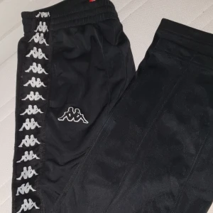  - Köpta här på plick kappa trackpants som jag själv aldrig har använt 