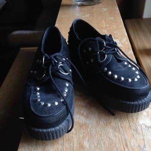 Platform skor - Platform skor. sparsamt använt, lite dammiga vara. 