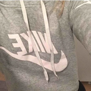  - Nike kofta i storlek xs, hör av er vid intresse 