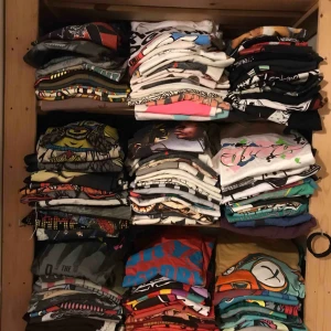  - Själv har jag över 100 t-shirtar i min samling, vill du också ha en bred samling av tee?! Följ mig! För under våren här kommer det läggas ut mycket t-shirtar och massa annat!