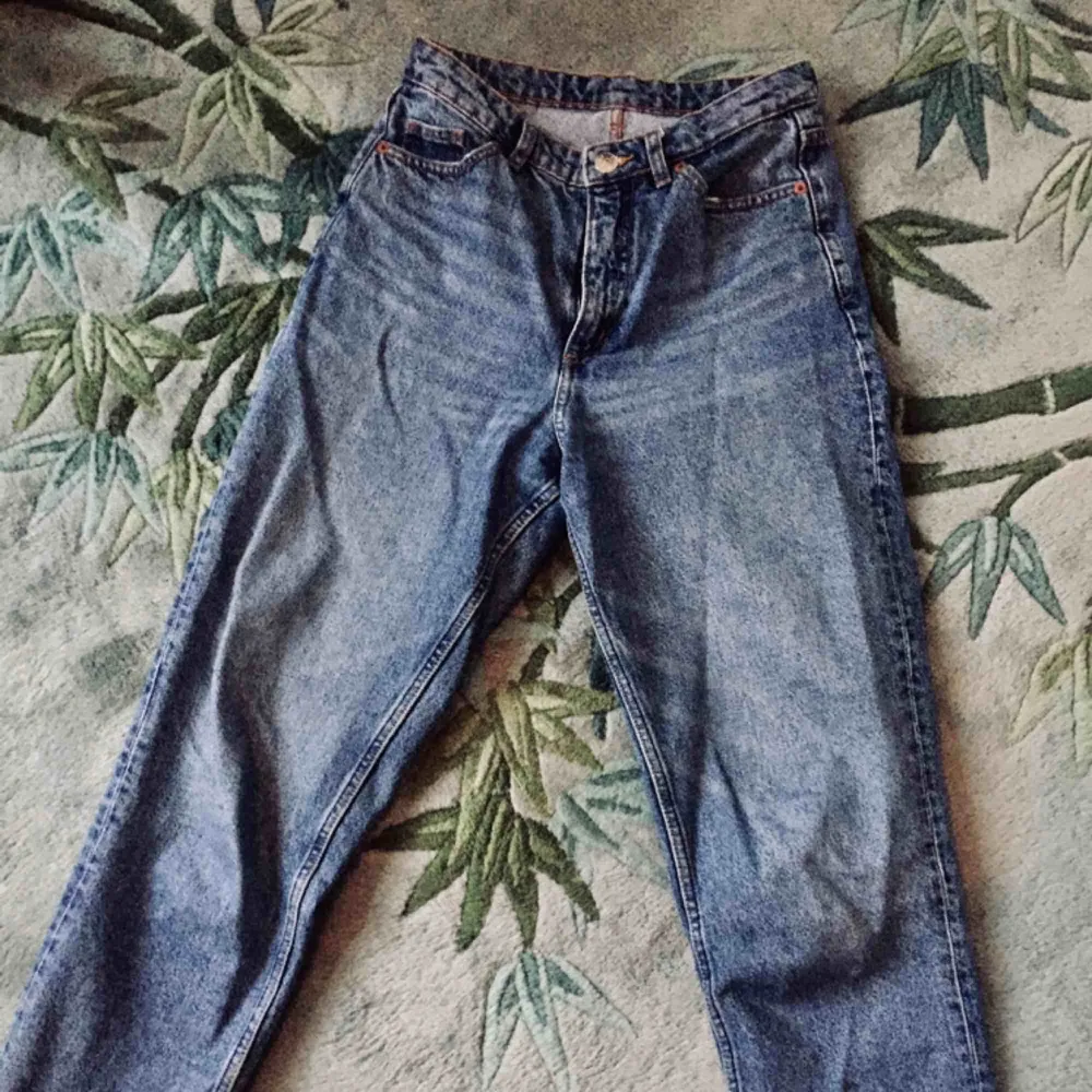 Trendiga jeans från Monki💃🏼 högmidjade. Jeans & Byxor.