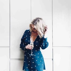  - Klänning från Topshop. Använd en gång, alltså är klänningen i nytt skick! Köparen står för frakten. Fler bilder kan skickas om så önskas :)