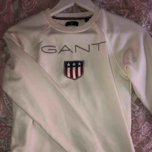  - Köpt på kidsbrandstore så det är barnstorlek men den sitter som en större xs! Använd ca 3 ggr så den är i toppen skick! 