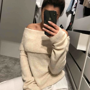  - Fin och gosig stickad tröja, ull blandning.  Köparen står för frakten (60kr)