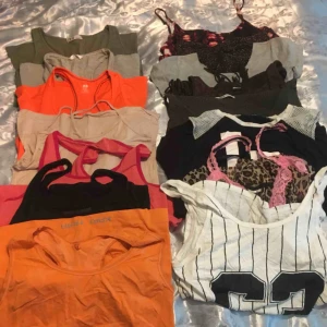  - Crop tops och linnen.  Storlek xs/s.  Spårbar frakt på 63kr tillkommer