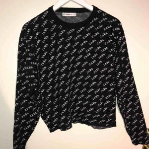  - Jag säljer en stickad tröja från Zara.  Storlek: S Nypris: 349 kr