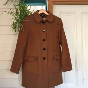  - Fin kort kappa, använd bara fåtal gånger så jättebra skick! 