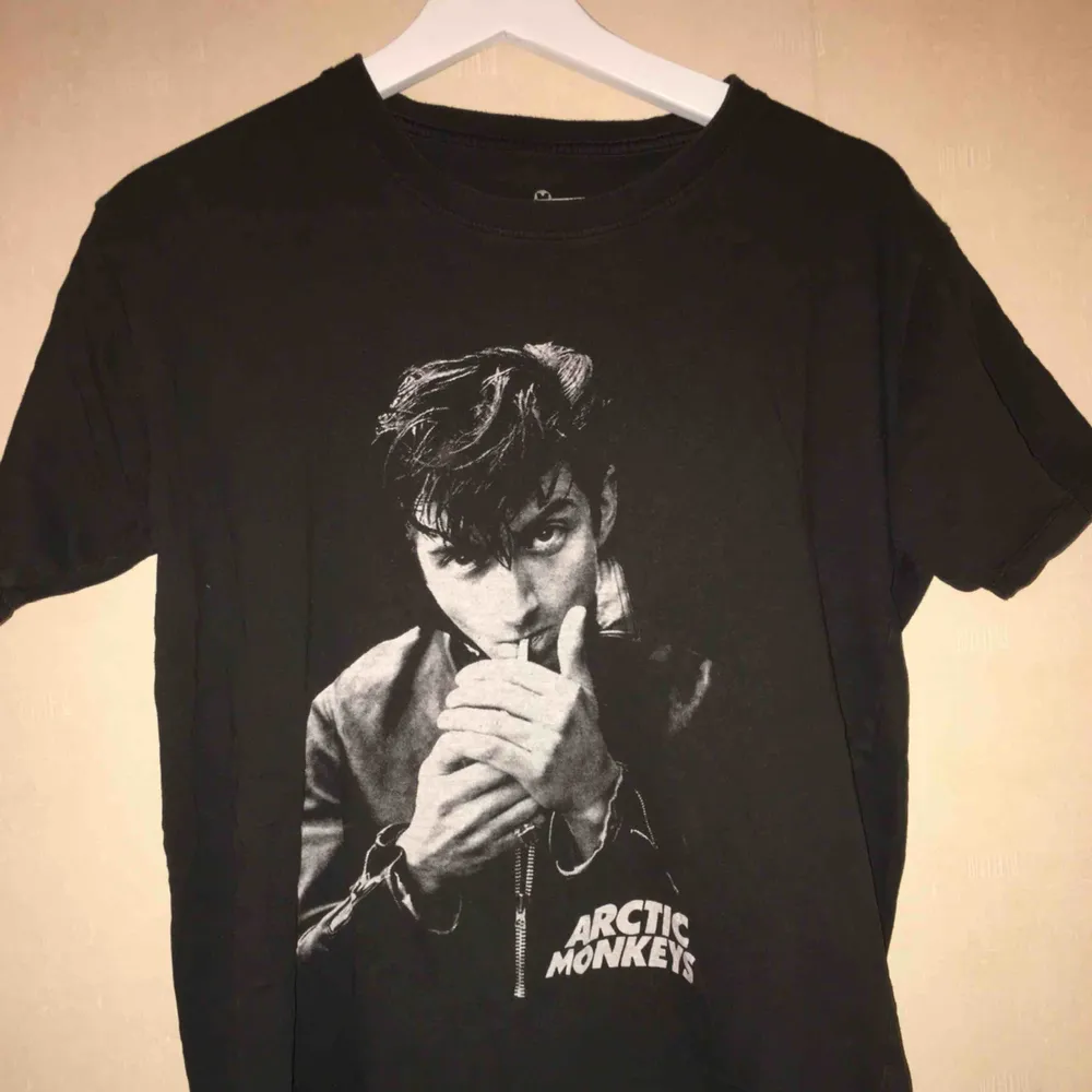 Arctic Monkeys tröja, vet inte vart den är köpt tyvärr. T-shirts.