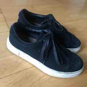 Eytys - Ett par svarta eytys i bra skick pga av köpt för stor storlek. 