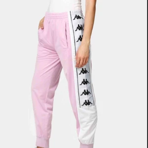  - Rosa kappa byxor, fett snygga men tyvärr fel storlek för mig. Endast testat. 500kr vid köp av hela settet. 