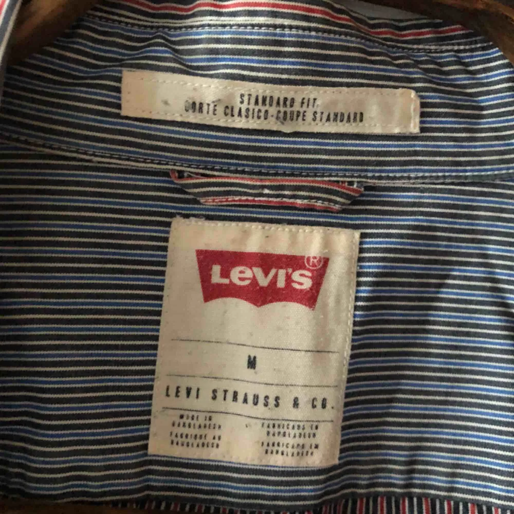 Skjorta från Levis i trevligt skick. Skjortor.