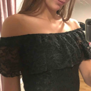  - Fin söt topp från Hollister i gott skick.  Bjuder på frakten om du köper 2 eller fler grejer!