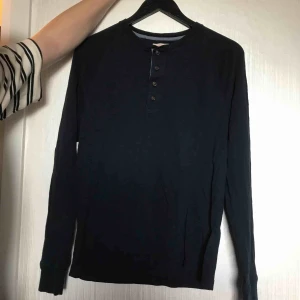  - Brooks brothers tröja i bomull. Marinblå. 