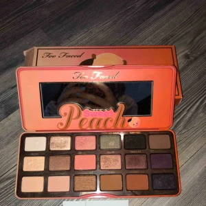  - Too Faced’s populära Sweet peach palett. Lite mer använd än de andra men fortfarande i mycket bra skick. 