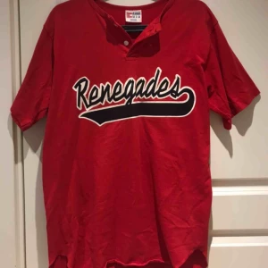  - Vintage tröja från Beyond Retro. Är unisex och använd några gånger men ändå bra skick. Möts i Stockholm! 