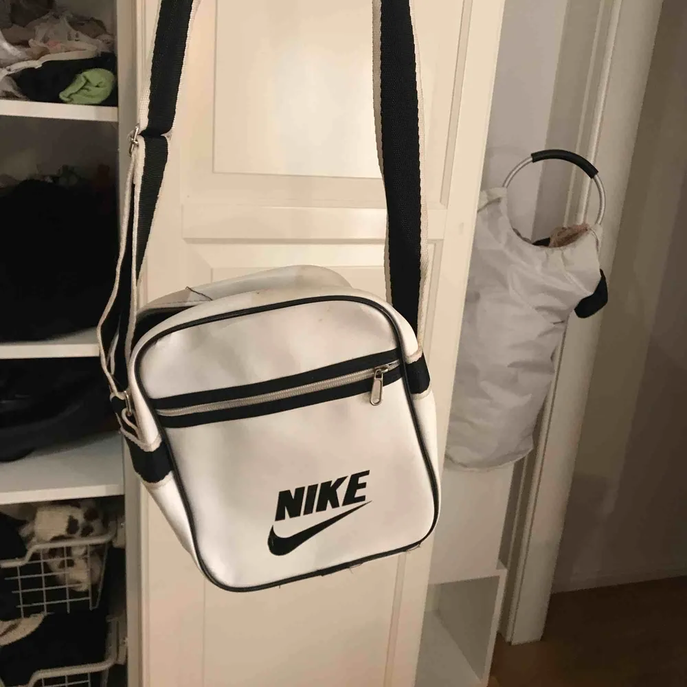 Nike väska, asball. Väskor.