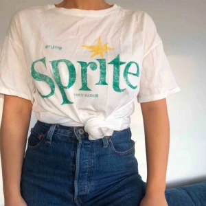  - Oversized tröja från Pull&bear. Använd endast ett fåtal gånger! Möts endast i uppsala! :) 