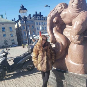  - Fuskpäls från Asos , i fint skick .