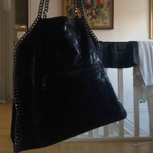  - Väska i fint skick. Köparen står för frakt spårbar eller inte🌸🌸🌸