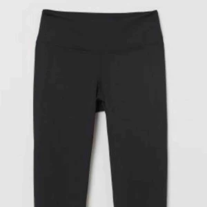  - Svarta träningstights från H&M. Bra skick. Frakt på 45kr tillkommer