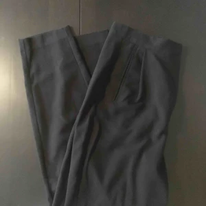  - Coola, ”oversize”-byxor från Weekday. 