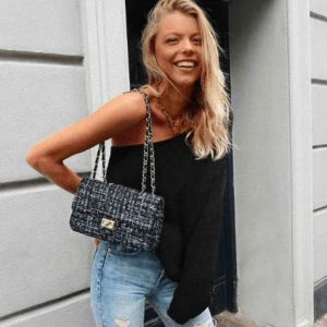  - Jätte fin väska från Crossbody DK. Endast använd en gång så den är som ny! Kostade 800kr på nypris. 