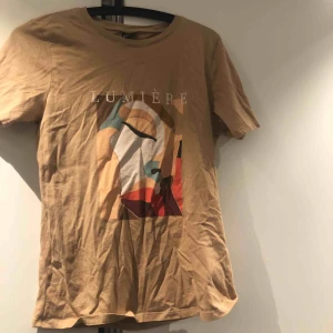  - FÖRLÅT FÖR OSTRYKEN TRÖJA. Assnygg tröja ifrån ginatricot som jag fick i födelsedags present men tyvärr aldrig använt :(