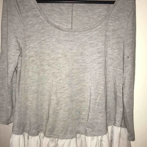  - Topp från Gina. (Har en prick på kameran så det är alltså inte en fläck på tröjan)