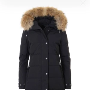  - Säljer min fina hollies jacka med extra stor päls 