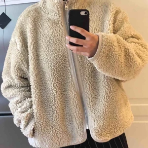  - Teddyjacka från weekday. 