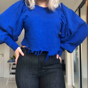  - Korn blå tröja med puffiga ärmar kontakta mig om frakt samt annan information❤️❤️