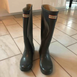  - Gråa Hunterstövlar i jättefint skick! 