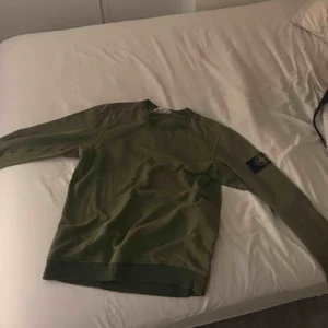  - Medium Stone island grön inge byte