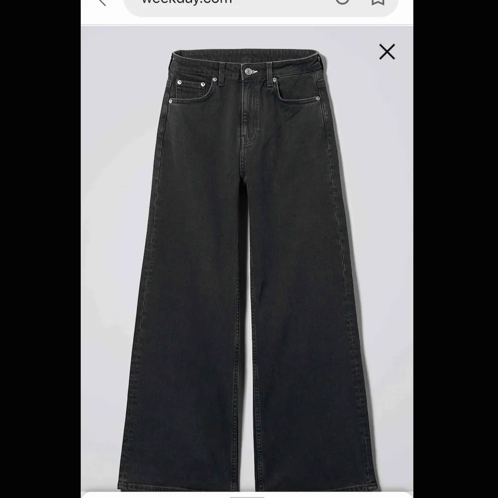 Jag köpte dessa jeans lite för korta så ska nu sälja dom. Inte jätte använda! Fint skick och jätte sköna.  . Jeans & Byxor.