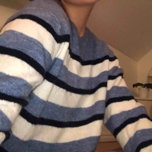  - Super skön & fin stickad randig tröja<3 