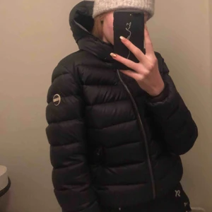  - Någon som vill byta en colmar jacka i stl 38 till en 36? Denna jacka är tyvärr lite för stor för mig och skulle därför behöva en stl 36, någon som har och behöver den i 38? 