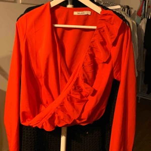  - Blus från nakd, kort i modellen. Använd en gång.