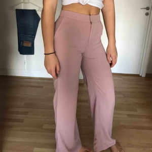  - Rosa kostymbyxor från nakd x hannalisious. Storlek. 32 passar även 34