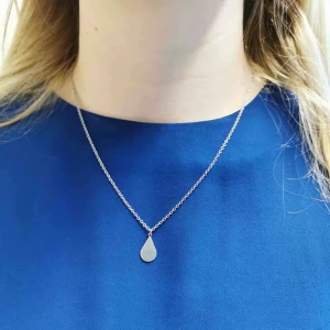  - Finns i två olika storlekar - 40 och 50 cm. För varje sålt smycke skänks 20% av summan till forskningen för diabetes💙