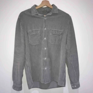  - Snygg manchester overshirt/skjorta från Asos i storlek M i väldigt bra skick.